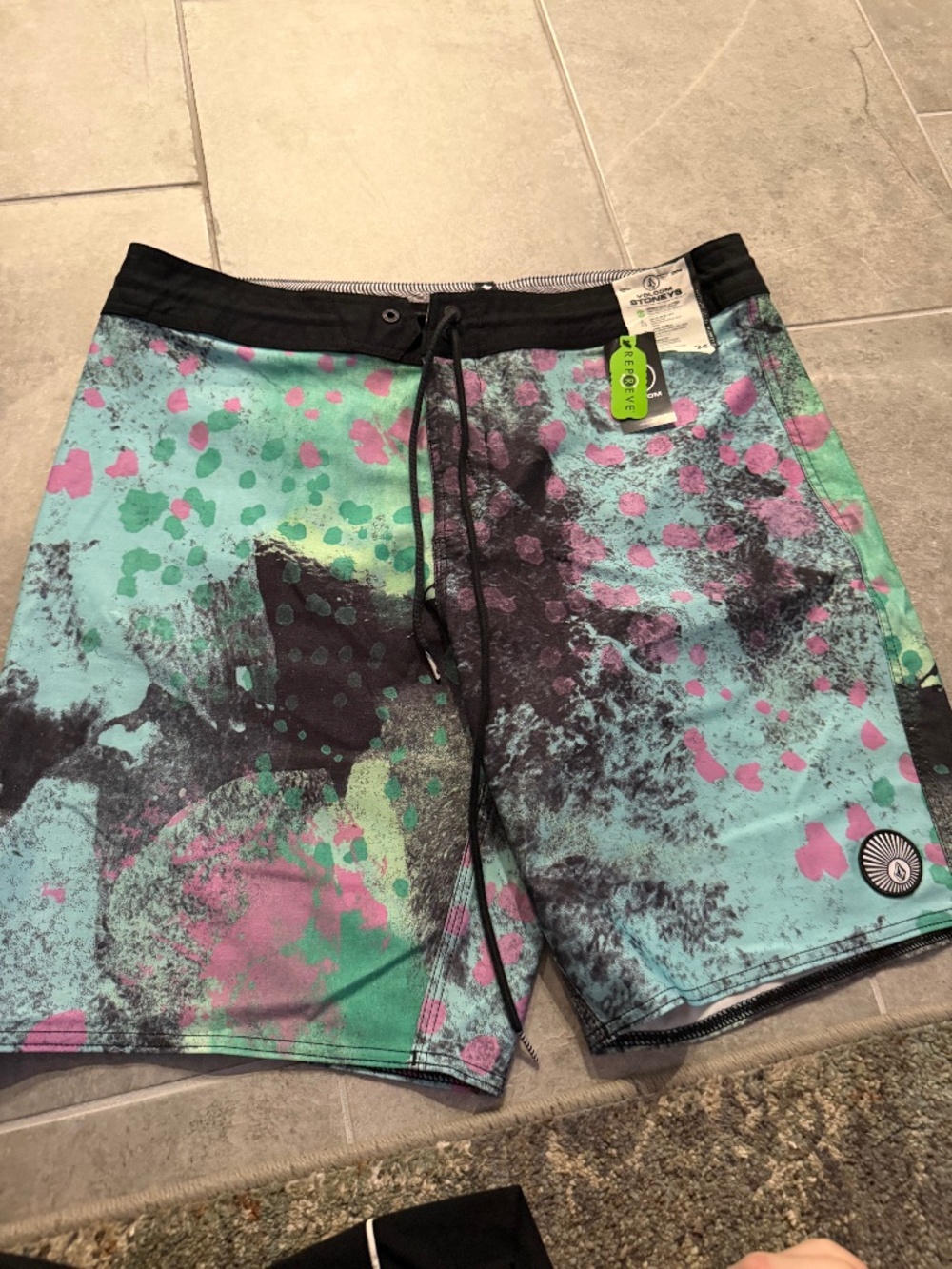 Volcom Misdormeaner Stoney 19" Boardshorts in Jade Cream Size 36